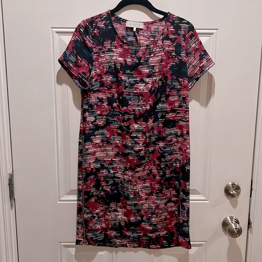 Short sleeve dress with floral pattern